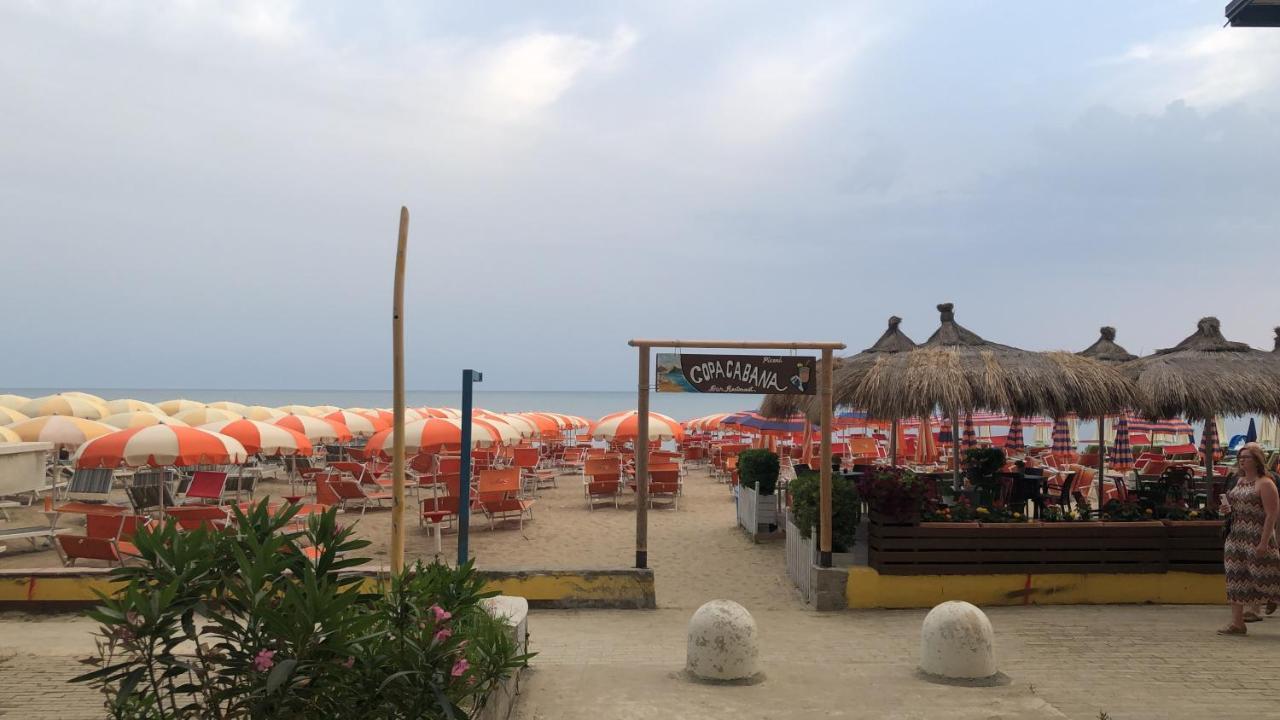 Sun & Sea Apartment Durrës Buitenkant foto