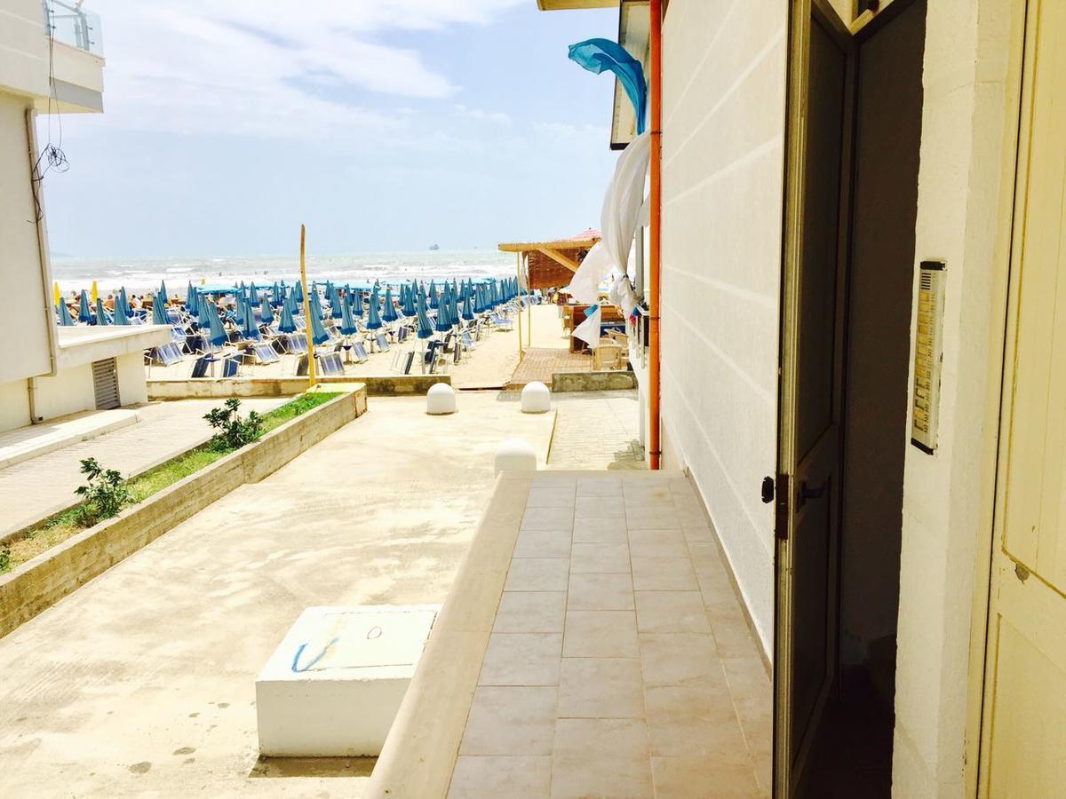 Sun & Sea Apartment Durrës Buitenkant foto